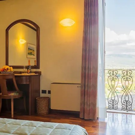 Del Teatro Otel