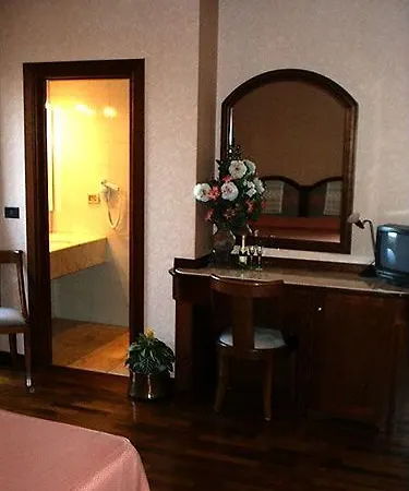 Del Teatro