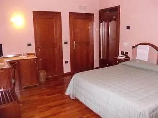 Del Teatro Otel