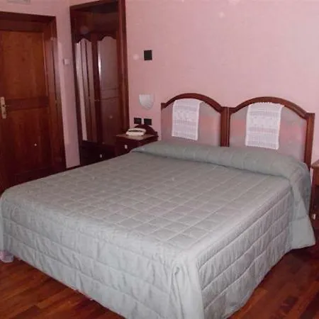 Del Teatro 3*