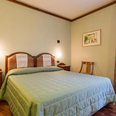 Del Teatro Otel 3*